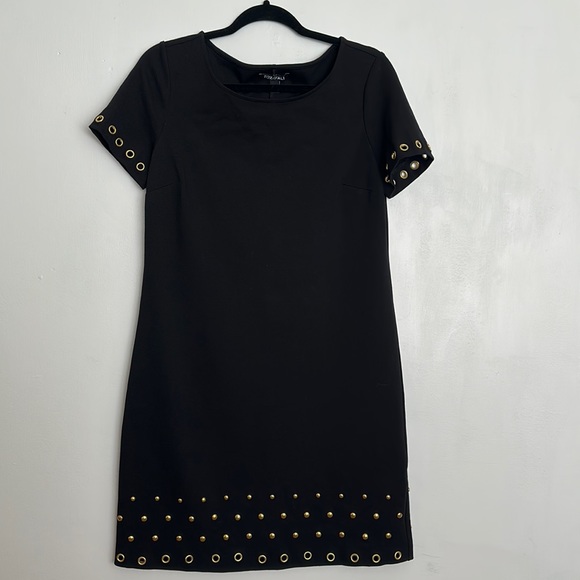 Roz & Ali Dresses & Skirts - Roz & Ali  Dress Woman’s Black Stretch Shift Mod Gold Grommets Stretch